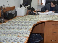 В Николаеве прокурор отказался от взятки в 10 тыс. долл., предложенной организаторами игорного бизнеса