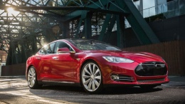 Tesla представила электромобиль с рекордным запасом хода