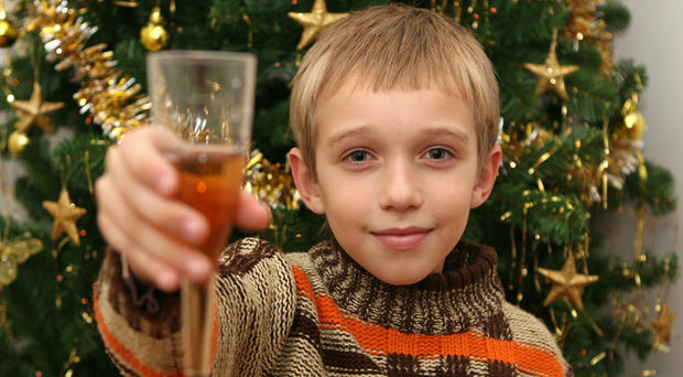 "Это безобразие": В Госдуме РФ предлагают запретить детское шампанское
