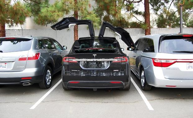 Автолюбитель подал в суд на Tesla Motors из-за внезапного «форсажа» Model X