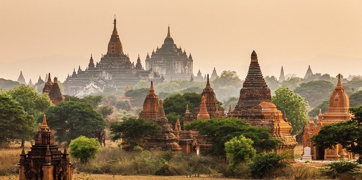 В Мьянме туристам запретили влезать на храмы города Паган
