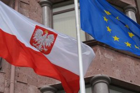Правительство Польши аннулировало налог для молодых поляков, чтобы остановить миграцию