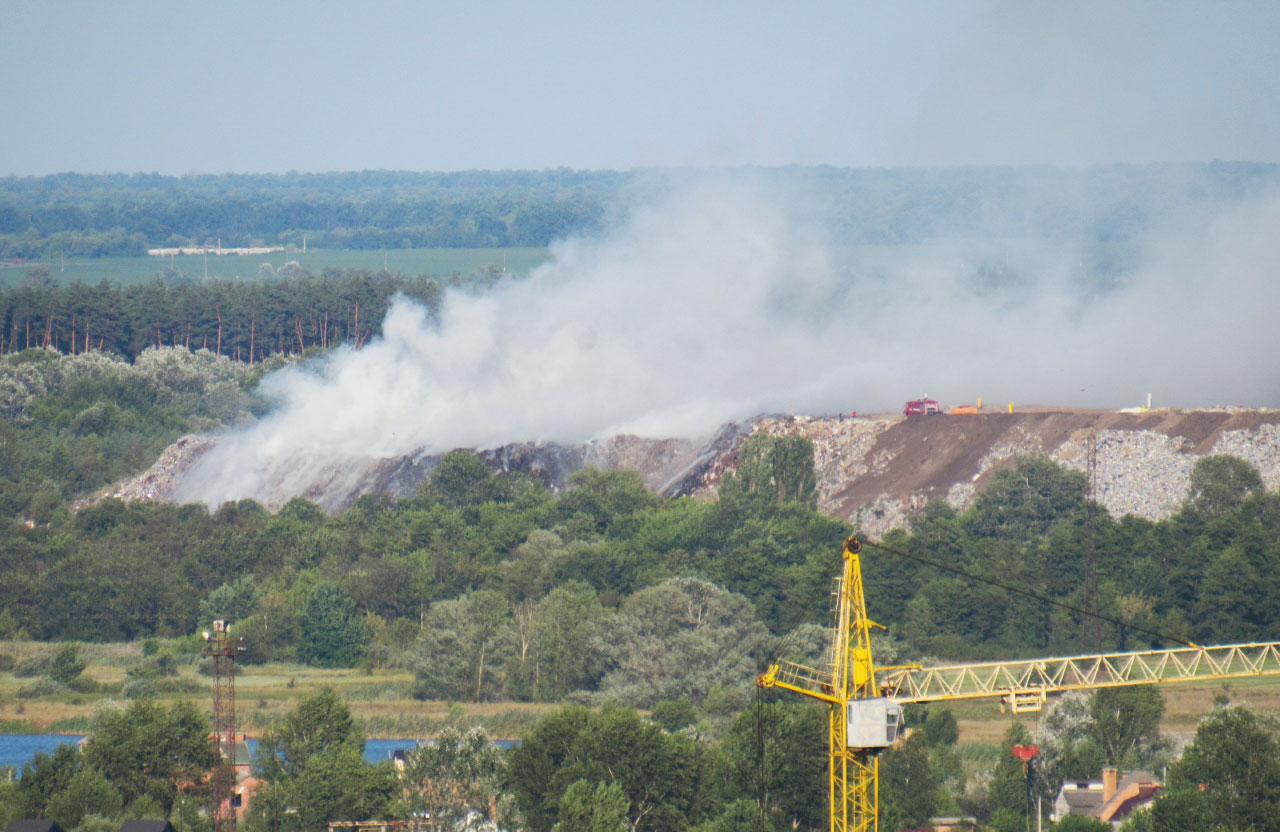 Вісті з Полтави - Площа пожежі на Макухівському сміттєзвалищі збільшилася до 2 га