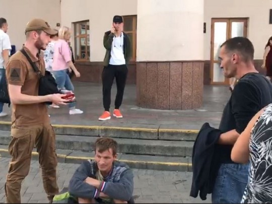 В Киеве изловили пособника уличных грабителей: в сети показали видео