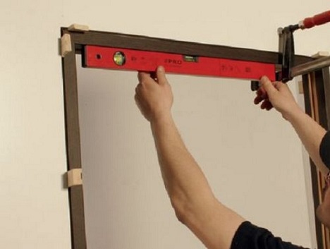 Как ставить межкомнатные двери правильно ставим коробку своими руками, видео-инструкция