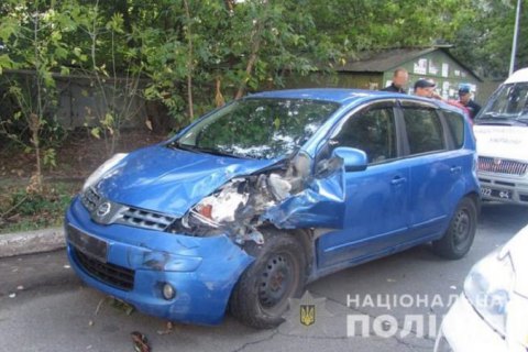 В Киеве косой автослесарь угнал отремонтированную иномарку и влетел в ДТП