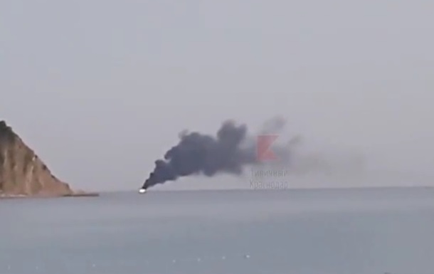 В Черном море сгорело российское судно