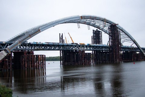 На Подольском мосту демонтируют временные опоры