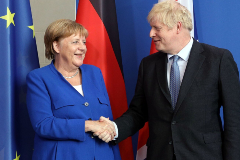 Меркель и Джонсон согласились, что о возвращении России в G7 говорить рано