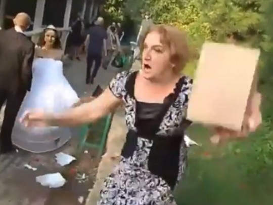 Подобный вот "русский мир": сеть насмешило видео потасовки на свадьбе в Донецке