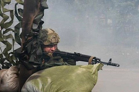 Боевики заломили порядок тишины и отворили огонь, изранен украинский военный