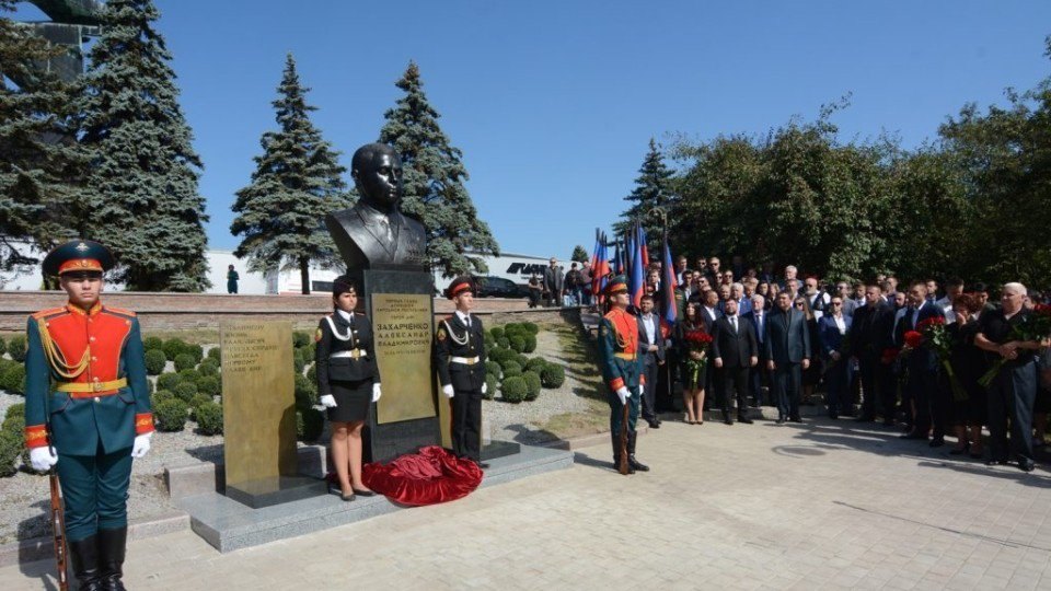 В Донецке ввели монумент главарю "ДНР" Захарченко