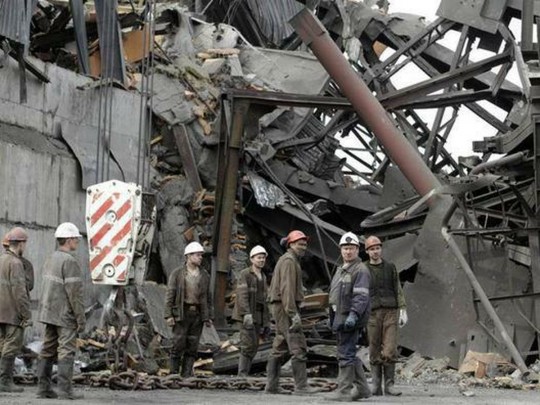 В Донецке прогремел мощный взрыв на шахте: все детали и фото разрушений