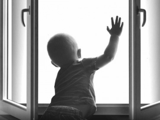 На одесском курорте из окна многоэтажки вывалился двухгодичный ребенок
