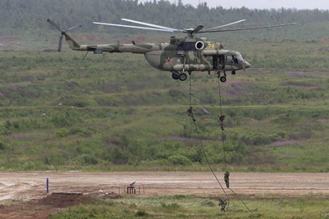 В Саратовской области России разлетелся военный вертолет Ми-8