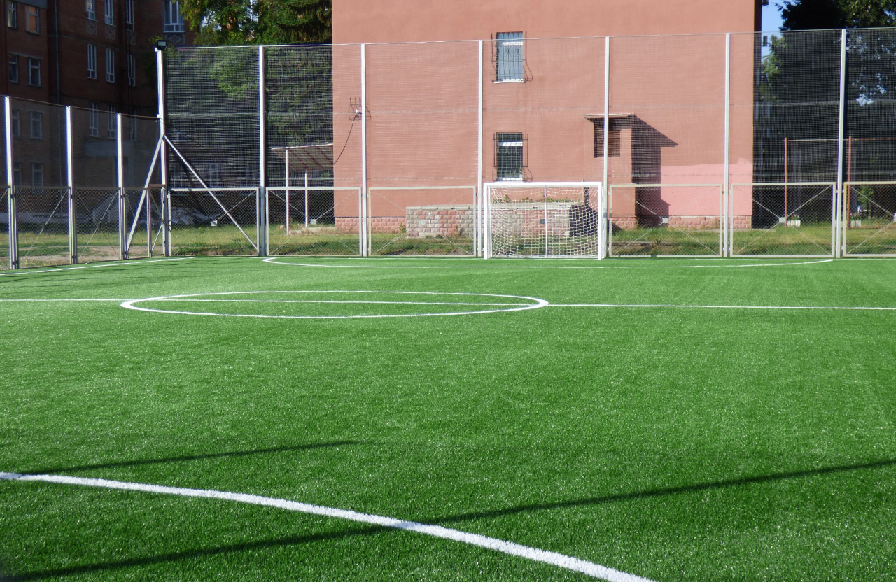 Вісті з Полтави - У Полтаві завершили будівництво футбольного поля 5-ї школи: витратили 1,8 млн грн