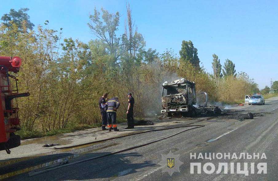 Вісті з Полтави - У Глобинському районі згоріла вантажівка — водій встиг вистрибнути з кабіни