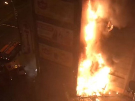 В фокусе Днепра пламенел торговый центр: фото и видео с места ЧП