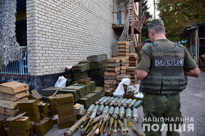 В Донецкой области три добровольческие подразделения добровольно передали вооружение Нацполиции