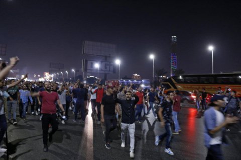 В Египте полиция применила слезоточивый газ при разгоне антипрезидентского митинга