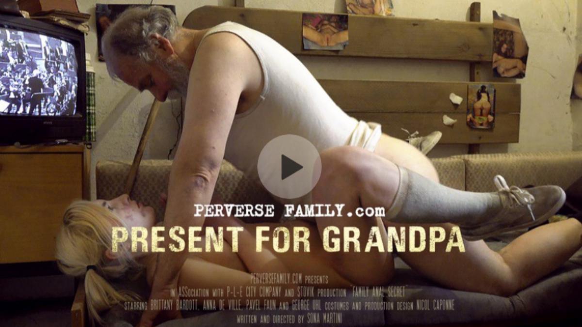 [Perversefamily.com] Present for Grandpa /    (SONA MARTINI, ASSOCIATION WITH STOVIK PRODUCTIONS) [2019 ., blonde, blowjob, brunette, grandpa, hardcore, licking, masturbation, perverse, pissing, 1080p, HDRip]
