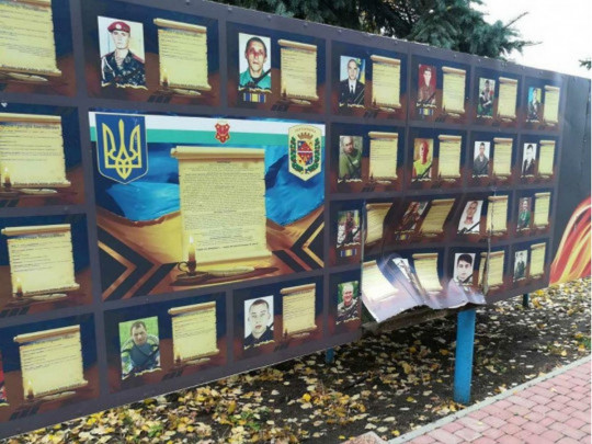 Был зол и опьянен: милиция отыскала хулигана, разбившего мемориальный символ атошникам на Полтавщине