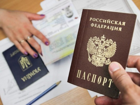 Наползание «русского мира»: журналист объяснил, для чего Путин раздает паспорта украинцам